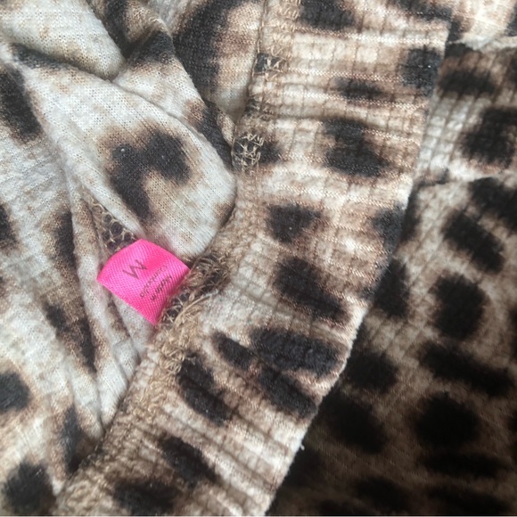 (Betsey Johnson) Leopard Cheetah Animal Print 2-Piece Pajama Set - MEDIUM - Picture 7 of 9